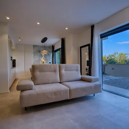 아파트 Sergo House 파자나